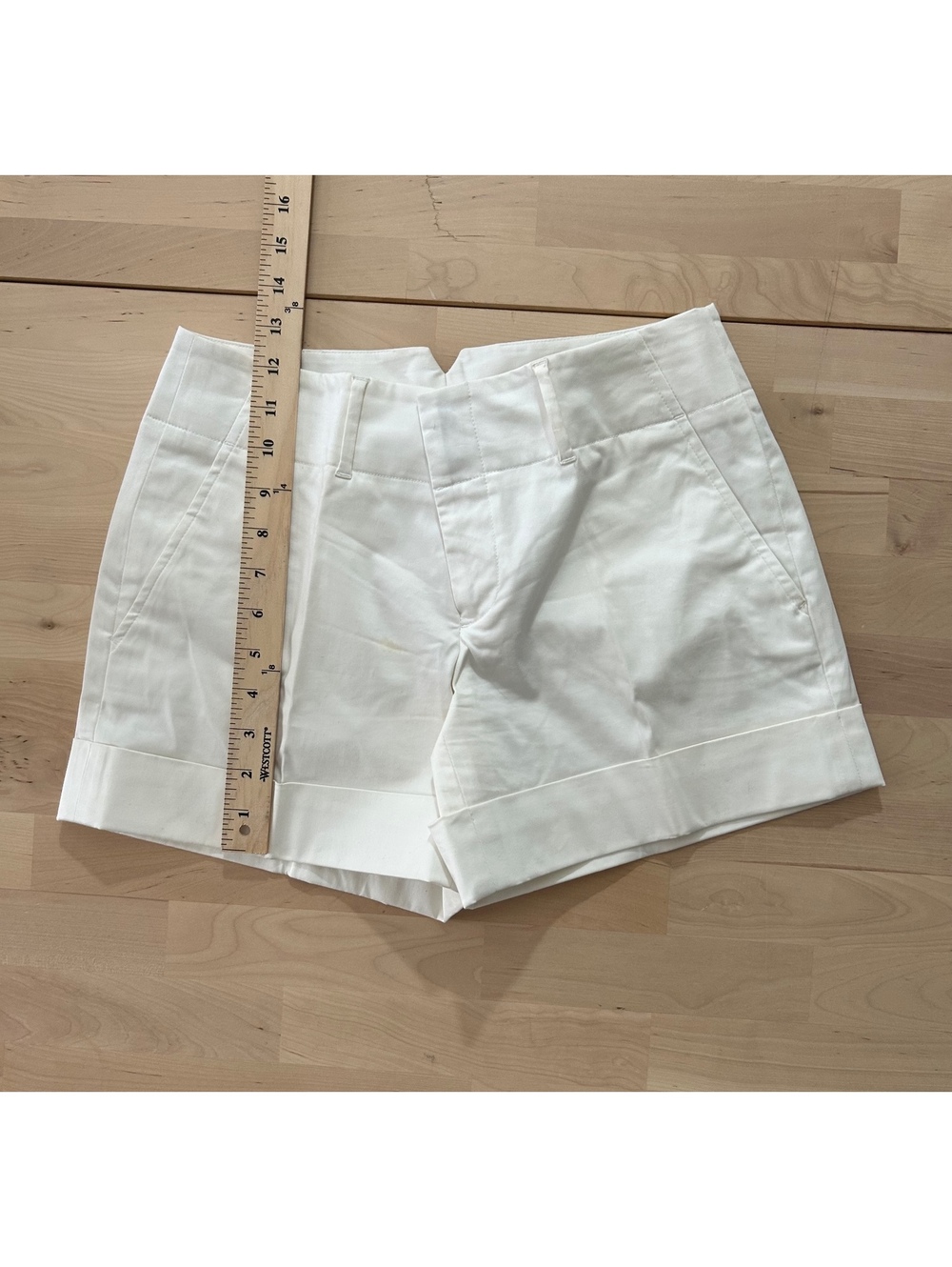 Club Monaco White Tailored Cuffed Shorts with Back Cinch - Size 2